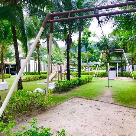 By The Beach - Luxury 2 Bedrooms Family Suite Batu Ferringhi Exterior photo