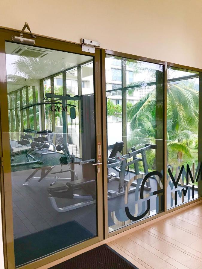 By The Beach - Luxury 2 Bedrooms Family Suite Batu Ferringhi Exterior photo