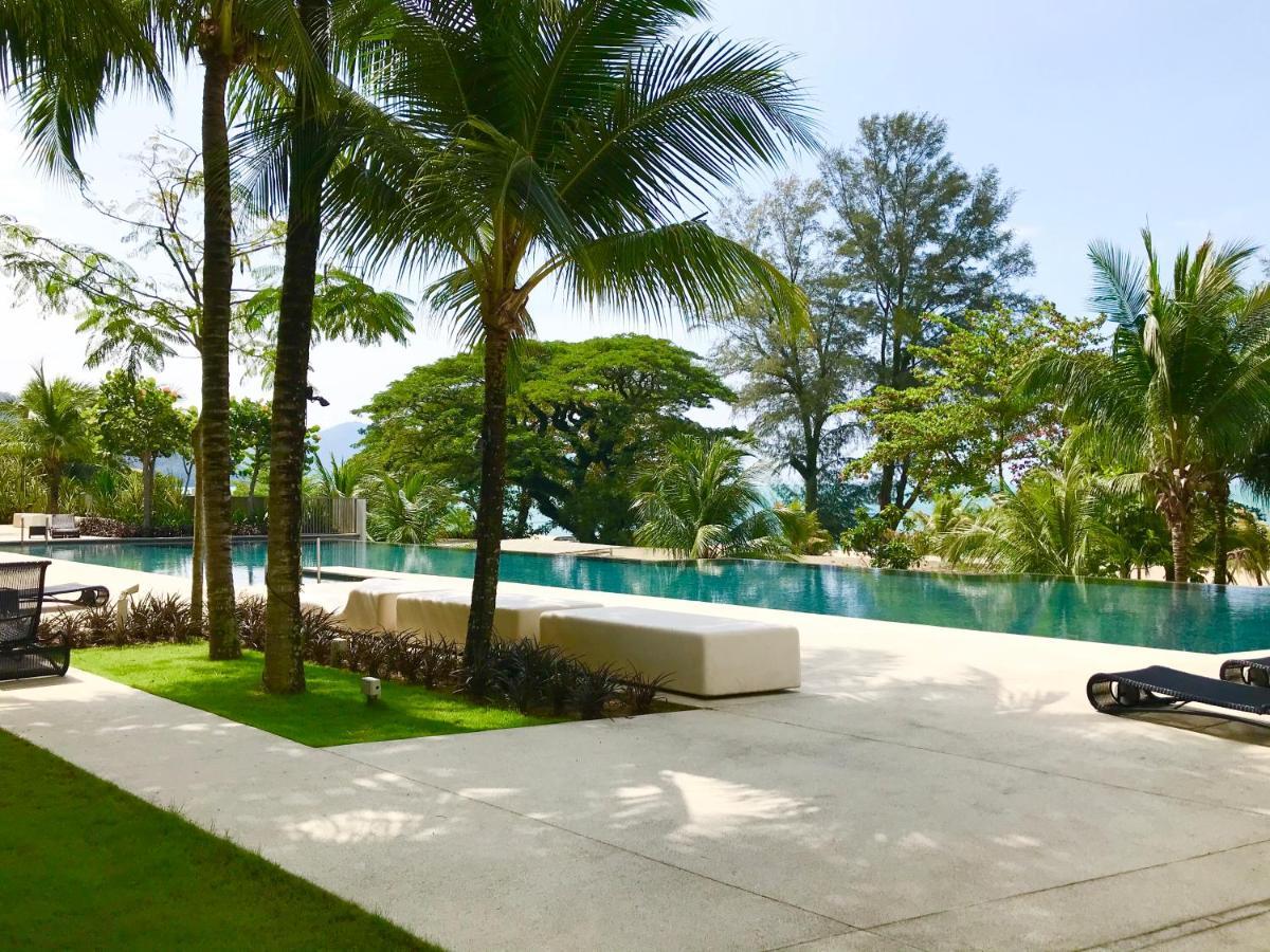 By The Beach - Luxury 2 Bedrooms Family Suite Batu Ferringhi Exterior photo