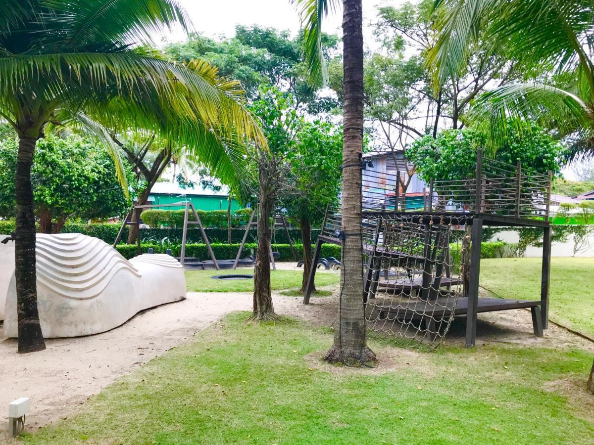 By The Beach - Luxury 2 Bedrooms Family Suite Batu Ferringhi Exterior photo