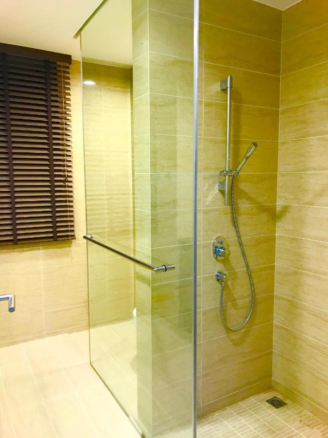 By The Beach - Luxury 2 Bedrooms Family Suite Batu Ferringhi Exterior photo
