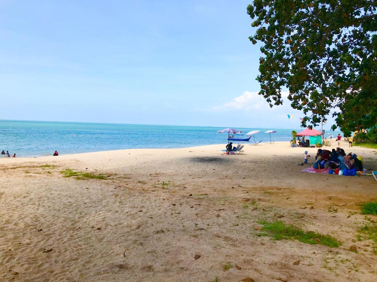By The Beach - Luxury 2 Bedrooms Family Suite Batu Ferringhi Exterior photo